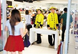 泰國商戶巧妙招徠中國游客，本土門店融入中文服務體驗